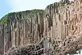 Colonnes rocheuses hexagonales près de East Dam au réservoir High Island.