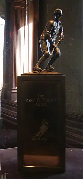Photo couleur du trophée Lester-B.-Pearson