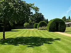 Topiaires dans le jardin des moines