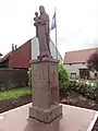 Monument aux morts avec statue de la Vierge et l'Enfant