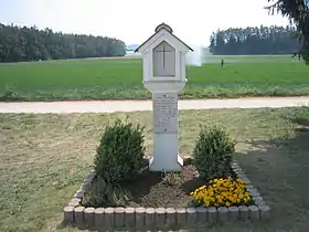 Mémorial sur le site de l'ancienne ferme.