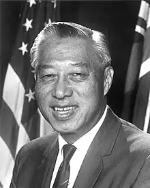 Hiram Fong, premier sénateur asio-américain et premier Sino-Américain élu au Congrès (sénateur pour Hawaï de 1959 à 1977).
