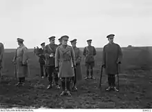 Photographie d'un groupe d'officiers donc le prince et Charles Rosenthal.