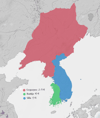 Carte de laCorée présentant l'implantation des différents roayumes : au nord le Koguryŏ, sur la pointe sud-ouest le Baekje, et le Silla dans le reste du pays.