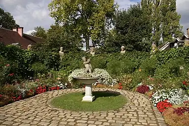 Fontaine près de la cour de la ferme.