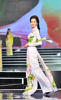 Photographie montrant Miss Viêt Nam 2012, Đặng Thu Thảo