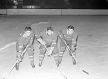 Description de l'image Hockey. Canadiens. Broken Bone Line- Maurice Richard; Elmer Lach; Tony Demers BAnQ Vieux-Montréal P48S1P08013.jpg.