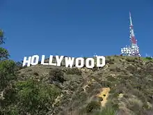 Le quartier d'Hollywood et son célèbre panneau existe dans la saga sous le nom de Vinewood.