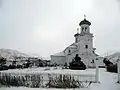 L'église et son cimetière attenant, un jour de neige.