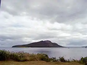 Holy Isle vue depuis l'île d'Arran.