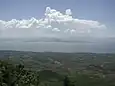 Vue depuis le mont Homa vers le mont Nyamaji.