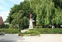 Le Poilu victorieux (monument aux morts)