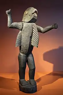 Béhanzin représenté en requin par le sculpteur Sossa.