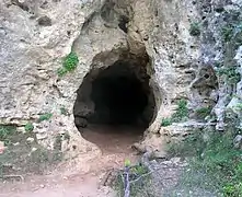 Entrée de la grotte de l'Homme mort.