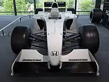 Photo de l'avant de la Honda RA099