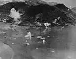 Le port de Hong Kong, attaqué par des avions de la classe Essex commandé par le vice-amiral John S. McCain le 16 janvier 1945.