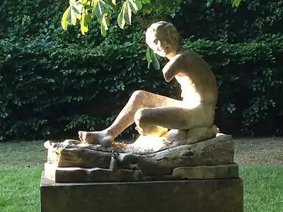 Le Nautonnier (1894), marbre, Saint-Germain-en-Laye, jardin des Arts.