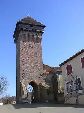 Tour clocher de l'église paroissiale Saint-Martin.
