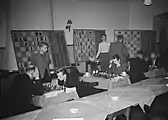 Lors du tournoi d'échecs d'Hoogovens 1949 :Van Scheltinga, Henneberke, O'Kelly, Bergsma et Tartakower, 9 janvier 1949.