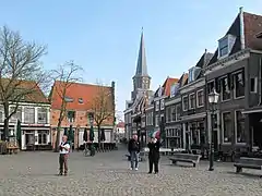 Église sur la place Roode Steen.