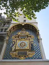 L'horloge de la tour de l'Horloge (XIVe siècle).