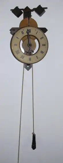 Horloge à foliot, faite entièrement en bois dans l'Engadine en Suisse.