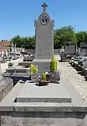 Tombe d'Arthur Laude au cimetière du centre.