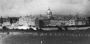 L'hôtel-Dieu actuel photographié vers 1865