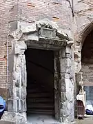 Porte de la tour de l'hôtel Delpech.