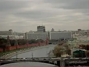 Vue de l'Hôtel Rossiya, construit sur la structure de l'immeuble Zariadié