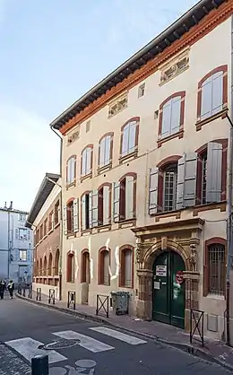 no 9 : façade de l'hôtel Réquy.