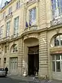 Balcon sur trompe de la façade sur rue (la balustrade de pierre est une restitution).