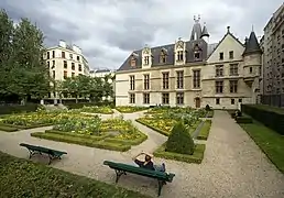 Le jardin côté rue des Nonnains-d'Hyères