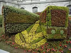 Mosaïculture devant l’hôtel de ville (2016).