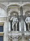 Statue sur l'hôtel de ville de Paris.