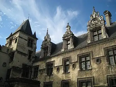 Hôtel de Than, transition entre l'architecture médiévale et Renaissance