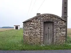 Édicules de regards de l'aqueduc de l'Avre à Houdan.