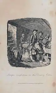 Cave avec escalier à gauche, homme (Strap) à terre, grosse femme sur les genoux en face de lui, visages éberlués autour d'une table, un personnage habillé en bouffon