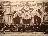 Maison du peuple pendant les célébrations à Saint-Pétersbourg.