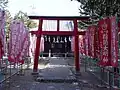 Sanctuaire shinto dans l'enceinte du temple.