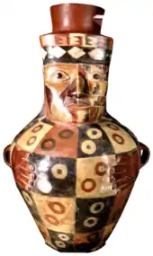 Poterie polychrome anthropomorphe Wari