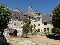 Cour intérieure et tourelle d'angle.