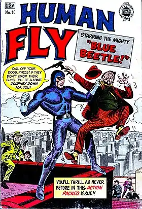 couverture d'un comics : un homme masqué, vêtu d'un costume bleu, tient un criminel au-dessus du vide