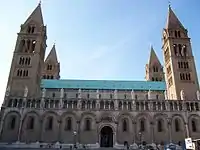 Cathédrale Saint-Pierre-et-Saint-Paul de Pécs, Hongrie , d'architectes italiens au modèle allemand, et diverses reconstructions