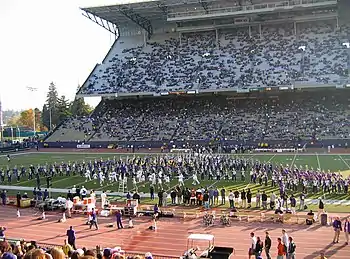 Description de l'image Husky Stadium pregame show band.jpg.