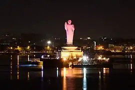 Statue du Bouddha au lac de Hussain Sagar.