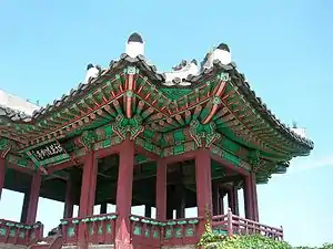 DongbukGakru de la forteresse de Hwaseong