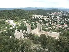 Courtine nord, au voisinage du château.