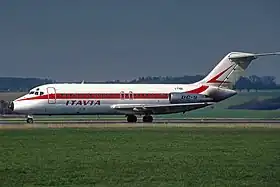 I-TIGI, le DC-9 de la compagnie Itavia impliqué, pris en photo à l'aéroport de Londres-Luton l'année de l'accident.