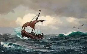 Représentation en couleurs d'un drakkar, voiles rouges et blanches dressées au vent et équipage appuyé contre le bastingage, écumant les eaux vertes d'une mer houleuse.
